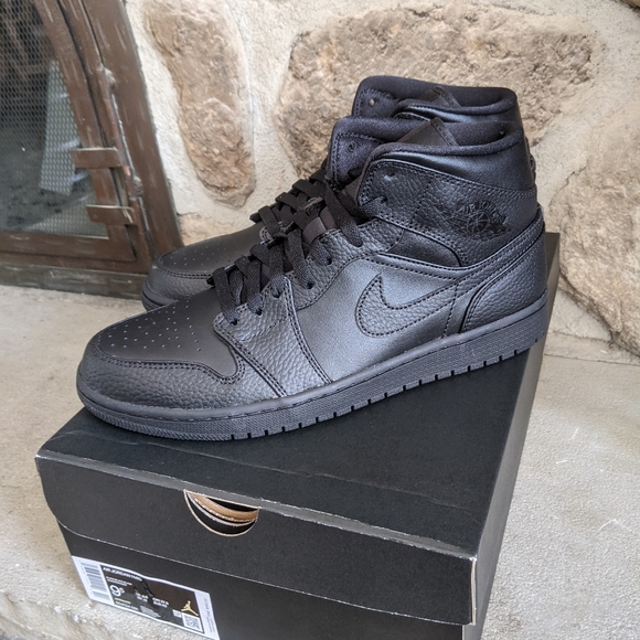 Jordan 1 mid triple black - Picture 3 of 6